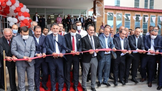 Bitlis'te 100 yataklı devlet hastanesi hizmete açıldı