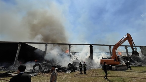 Şanlıurfa'da tekstil fabrikasında yangın