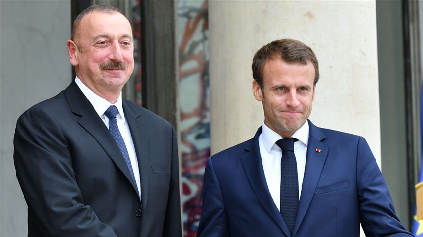Macron ile Aliyev telefonda görüştü
