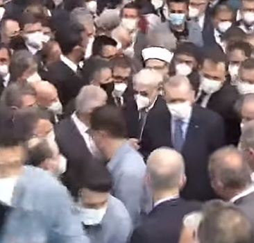 Taksim Camisi ibadete açıldı