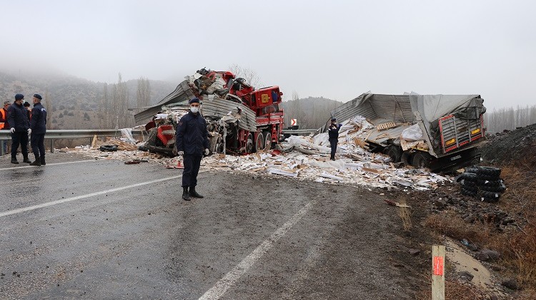 Yozgat'ta zincirleme trafik kazası: 3 ölü, 2 yaralı