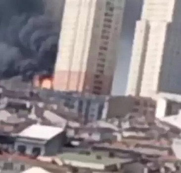 Esenyurt'ta kültür merkezinde korkutan yangın
