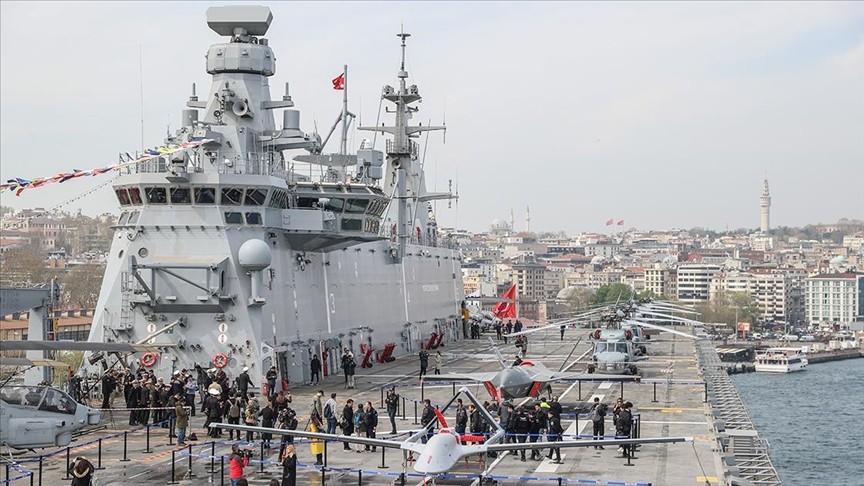 TCG Anadolu gemisi, gazetecilere kapısını açtı