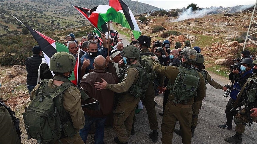 Filistin Kızılayı: İsrail ekiplerimize saldırılarıyor
