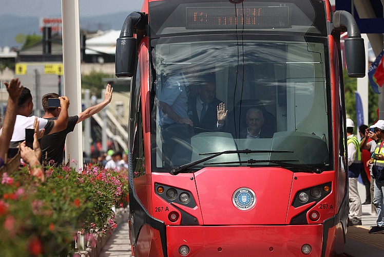9 kilometrelik T2 tramvay hattı Bursa'da hizmete girdi