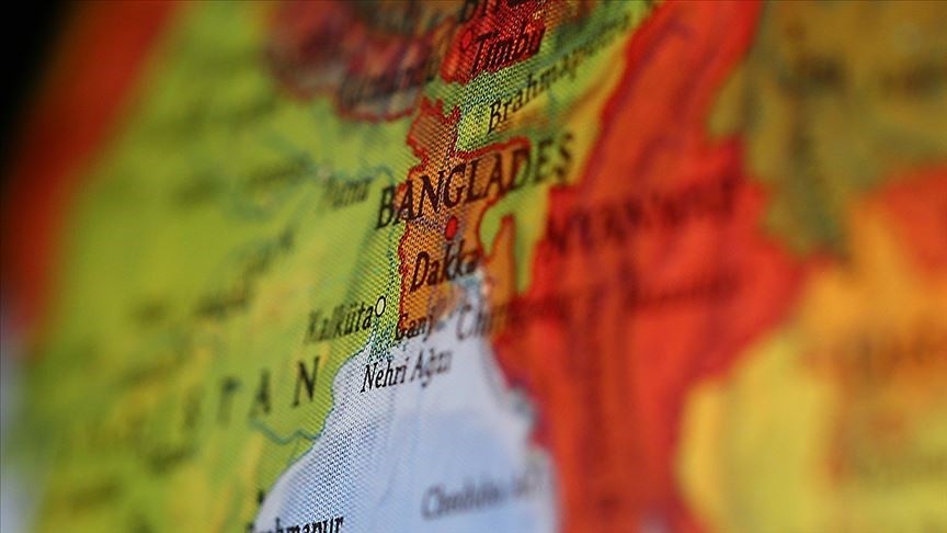 Myanmar'da 13 sınır polisi Bangladeş'e sığındı