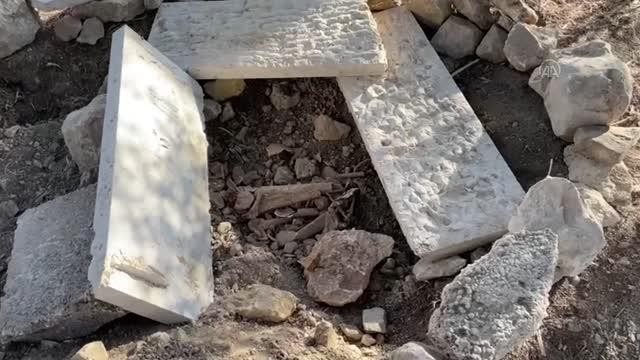 İsrail belediyesi Müslüman mezarlarını tahrip etti