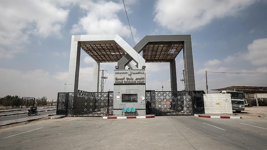 Mısır Refah Sınır Kapısı'nı yeniden çift yönlü açtı