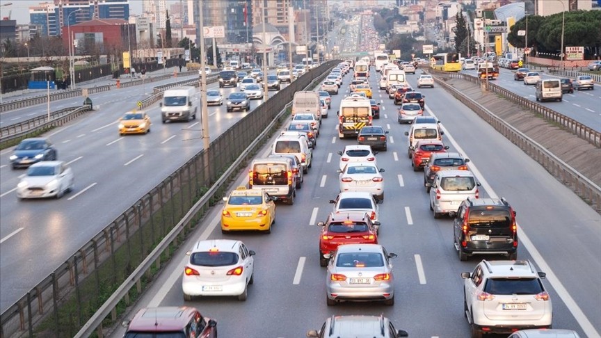 İstanbul'da trafik yoğunluğu var