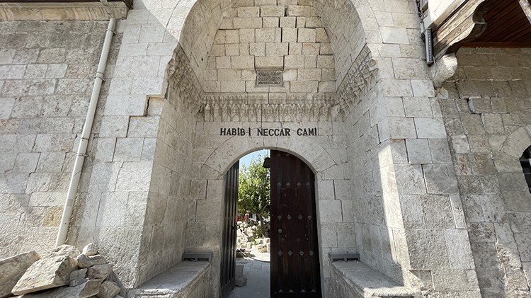 Depremde yıkılan Anadolu'nun ilk camisi yeniden inşa edilecek