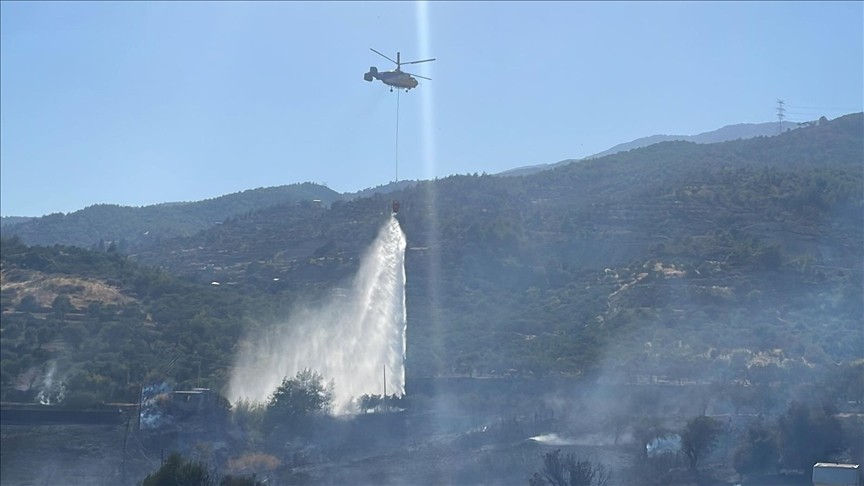 Trabzon'un Sürmene ilçesindeki örtü yangını kontrol altına alındı