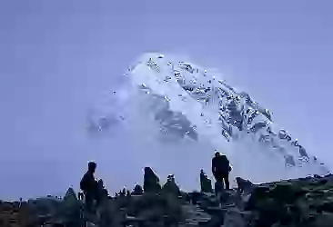 Nepalli dağcı 26. kez Everest'e tırmanarak zirve rekorunu egale etti