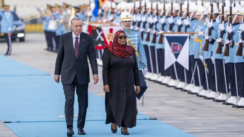 Başkan Erdoğan Tanzanyalı mevkidaşını resmi törenle karşıladı