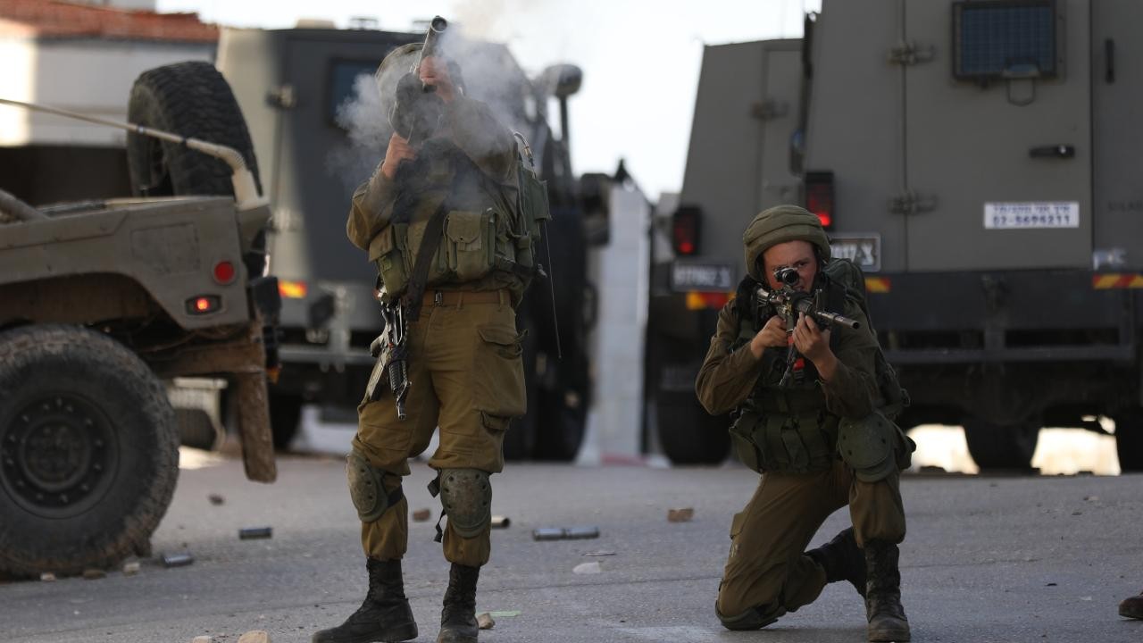 Katil İsrail bir Filistinliyi daha öldürdü