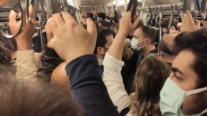 İstanbul'da metro bozuldu, vatandaş tünelde yürüdü