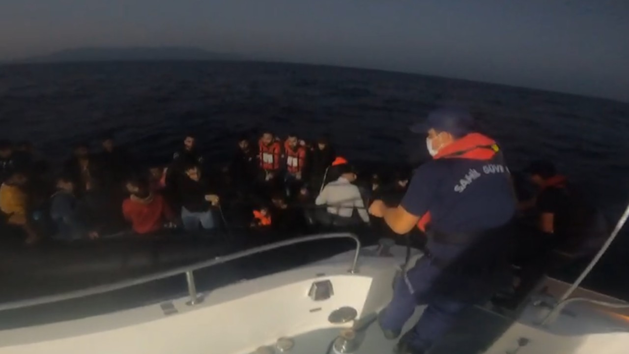 İzmir'de 152 düzensiz göçmen yakalandı, 46 düzensiz göçmen kurtarıldı
