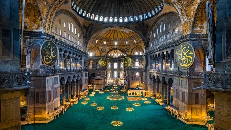 Ayasofya Camii On bir ayın sultanına hazırlanıyor