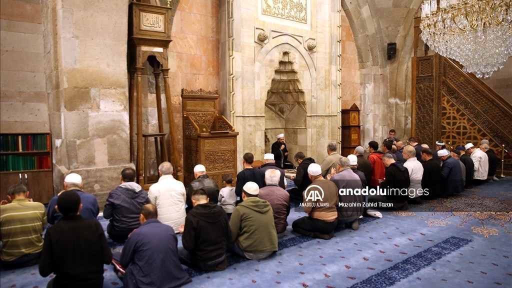 İstanbul'da camilerde Gazze için dua edildi