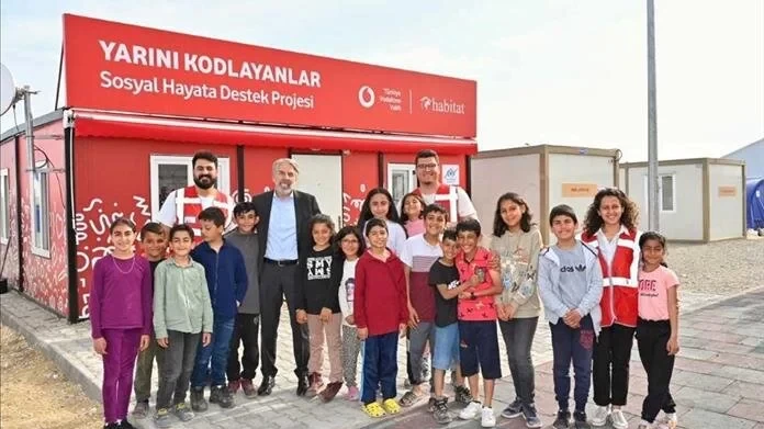 Vodafone, Kahramanmaraş'ta çocuklar için "konteyner teknoloji sınıfı" kurdu