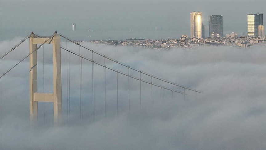 İstanbul'un yüksek kesimlerinde sis etkili oluyor