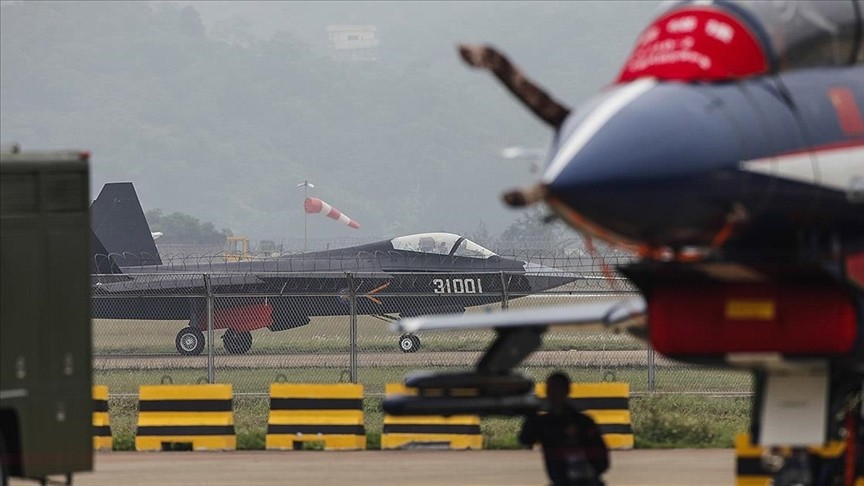 Çin'in 27 savaş uçağı Tayvan'ın 'hava savunma sahasına' girdi