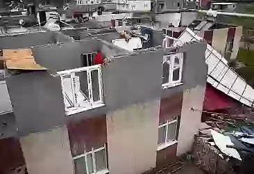 Yozgat'ta şiddetli rüzgar çatıları uçurdu