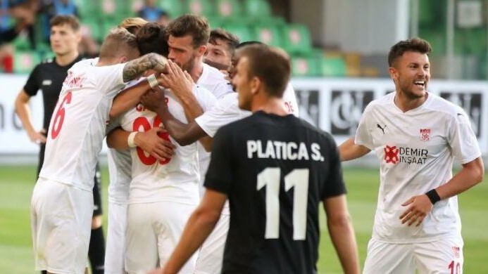 Sivasspor, UEFA Avrupa Konferans Ligi maçında Petrocub'u yendi
