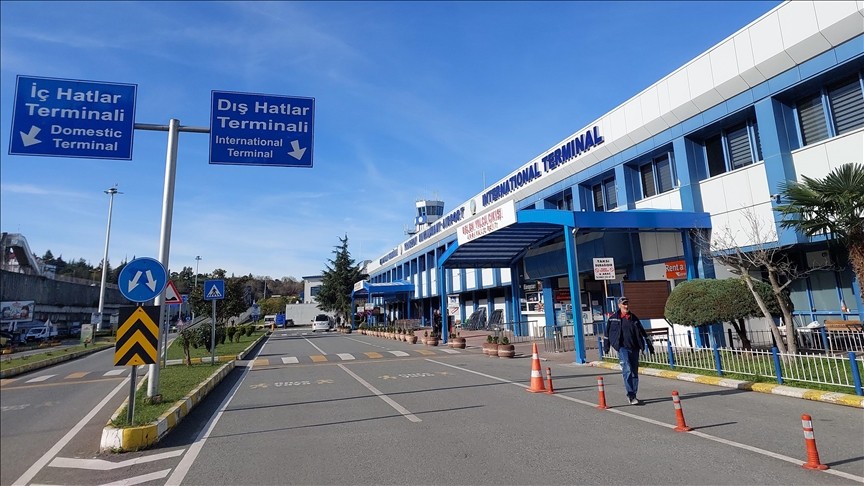 Trabzon Havalimanı'nda pist onarım çalışması yapılıyor
