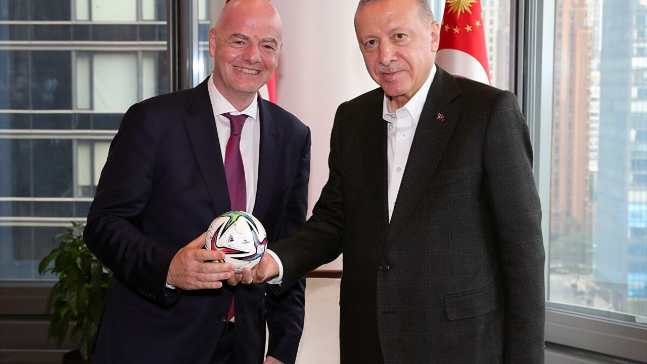 Erdoğan, FIFA Başkanı ile görüştü