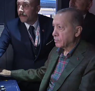 Erdoğan, Başakşehir-Kayaşehir Metro Hattı'nda ilk sürüşünü yaptı