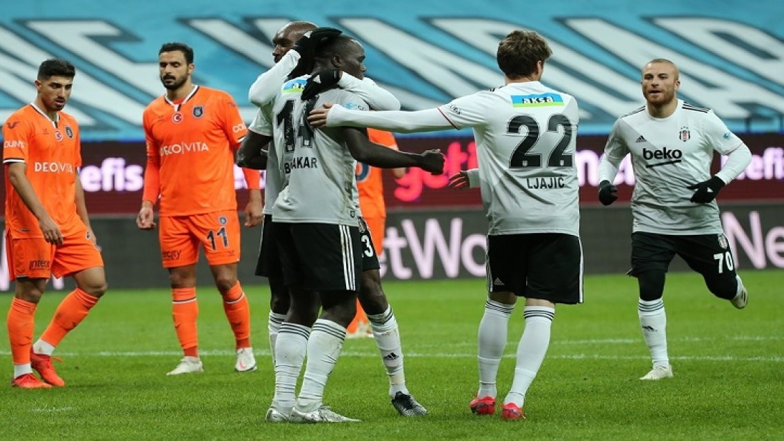 Beşiktaş 5 gollü maçta Başakşehir'i  mağlup  etti