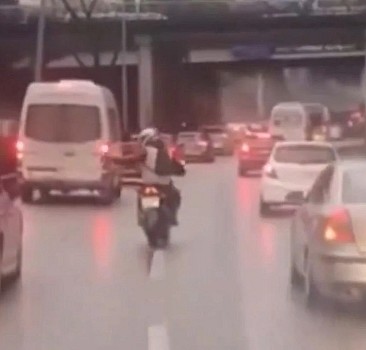 Bursa'da motosiklet sürücüsünden örnek hareket!