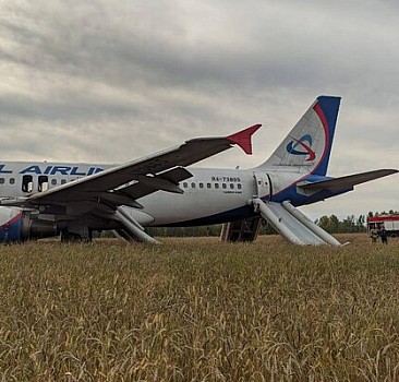 Rusya'da acil durum! 167 kişilik uçak havada arızalandı
