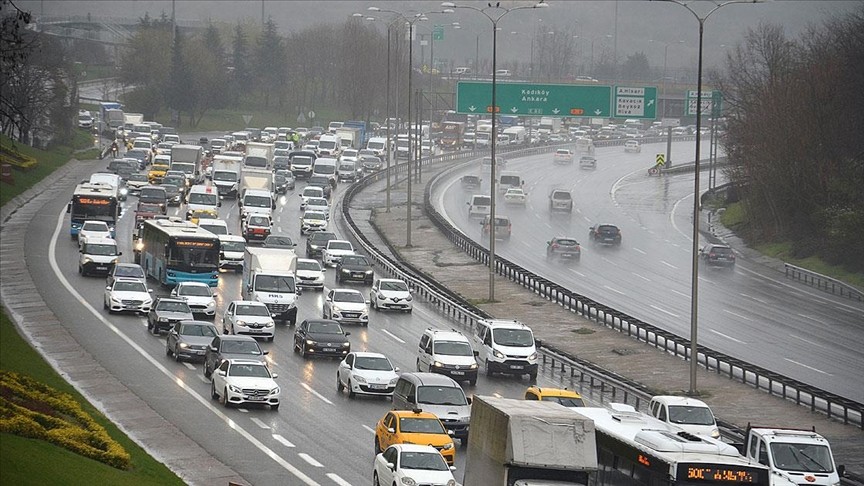 İstanbul'da yağış trafiği felç etti! Yoğunluk: yüzde 81'e çıktı!