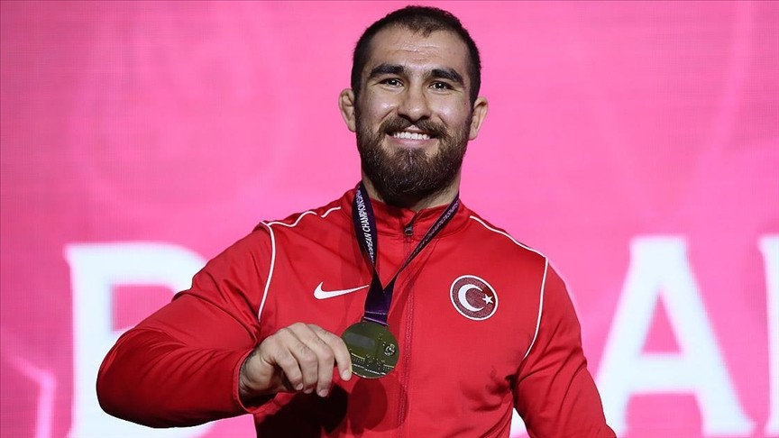 Milli güreşçi Feyzullah Aktürk, Avrupa şampiyonu oldu