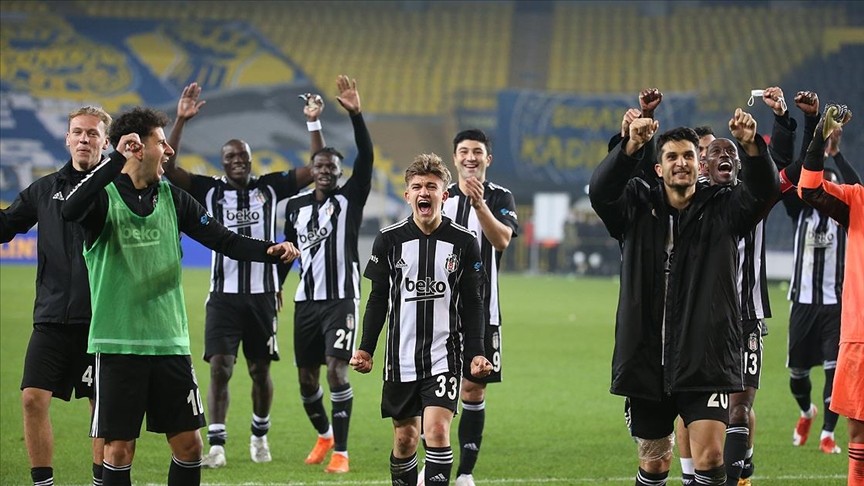 Ahmet Nur Çebi'den futbolculara kutlama