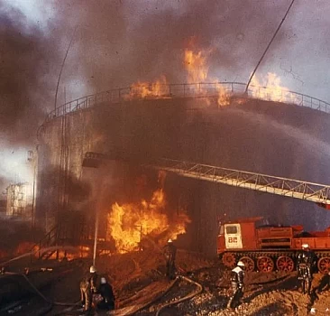 Rusya'da petrol rafinerisinde yangın
