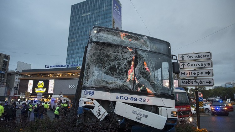 Başkentte iki otobüsün karıştığı kazada 17 kişi yaralandı