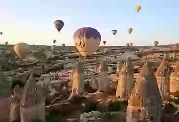 Kapadokya'da nisanda 30 binden fazla turist balon turuna katıldı