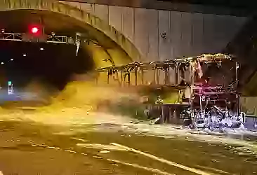 Bursa'da yangın çıkan yolcu otobüsü kül oldu