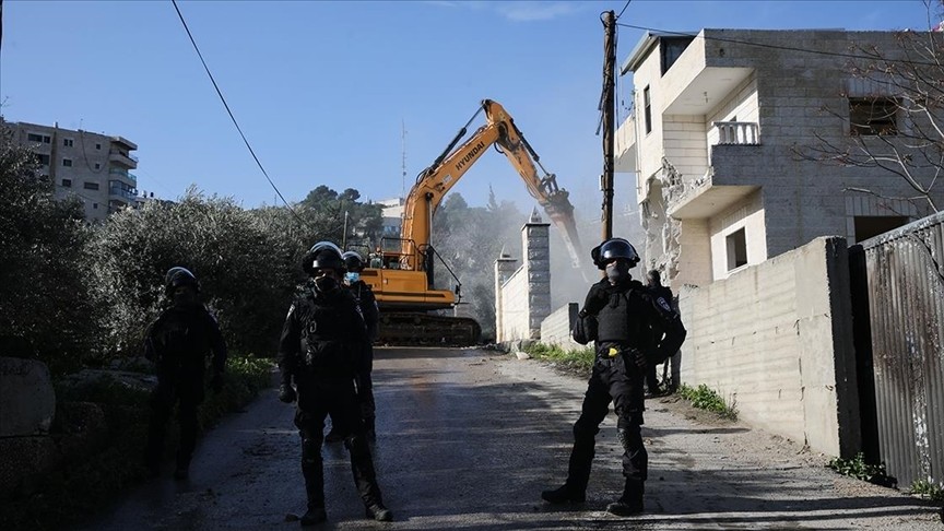 İsrail katledilen Filistin'linin evin yıktı