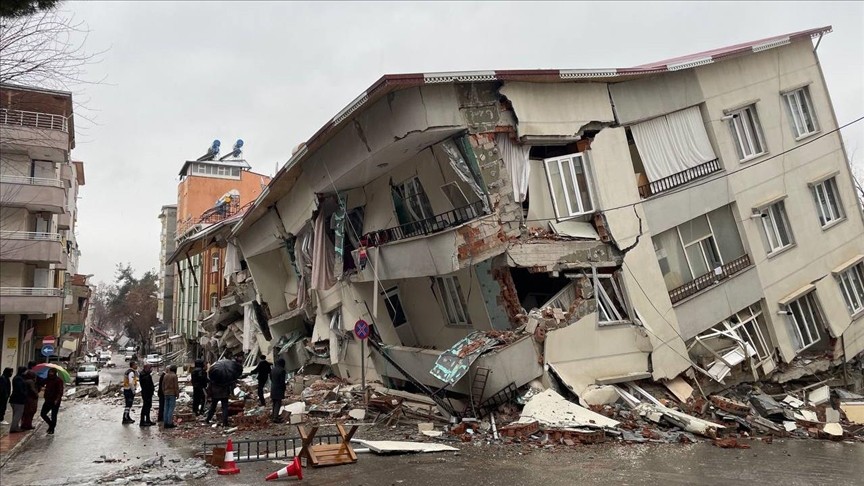 Depremde son bilanço: Ölü sayısı bini geçti
