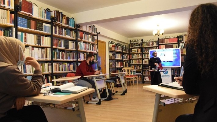 ​Tiran Yunus Emre Enstitüsü'nde yüz yüze Türkçe dersleri yeniden başladı