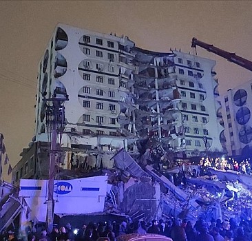 Diyarbakır'da 6 bina yıkıldı: 6 ölü, 79 yaralı