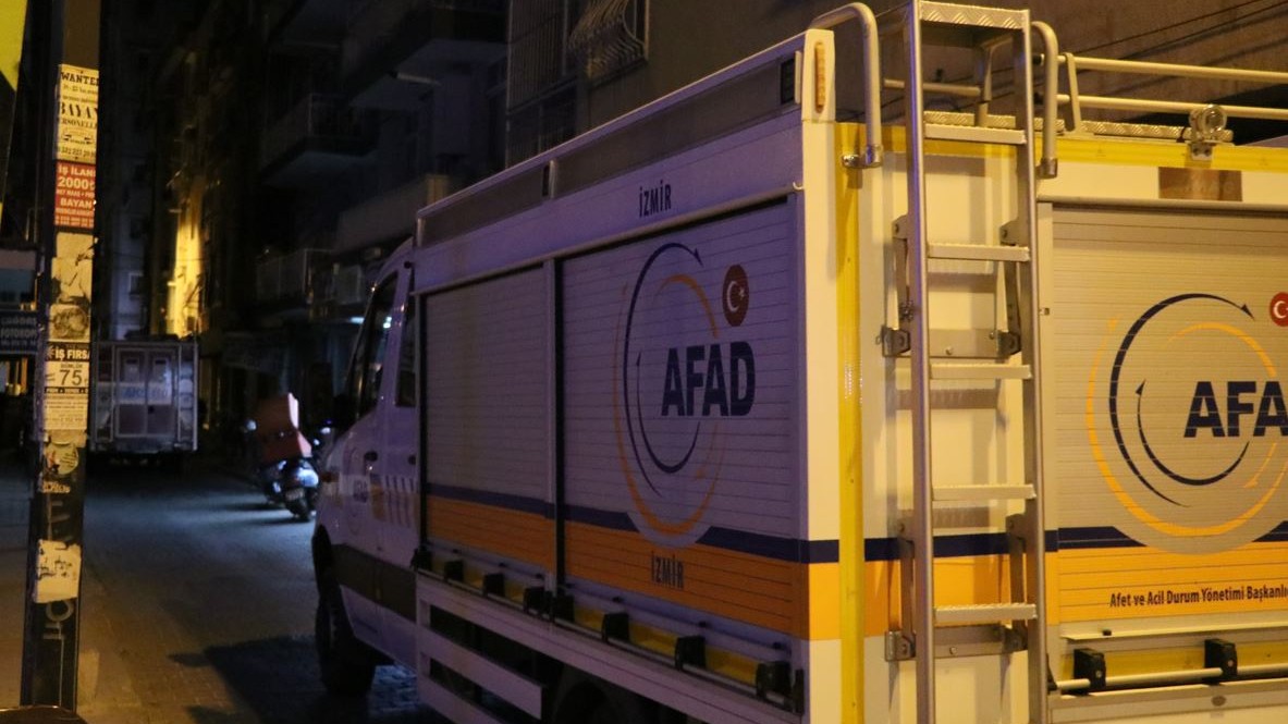 İzmir'de bir bina tahliye edildi