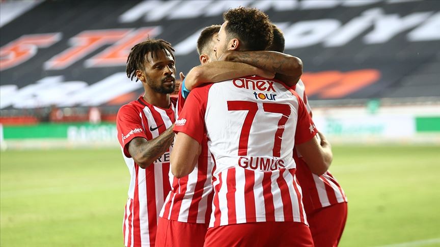 Antalyaspor, Süper Lig'de geçen sezon beklenen performansı gösteremedi