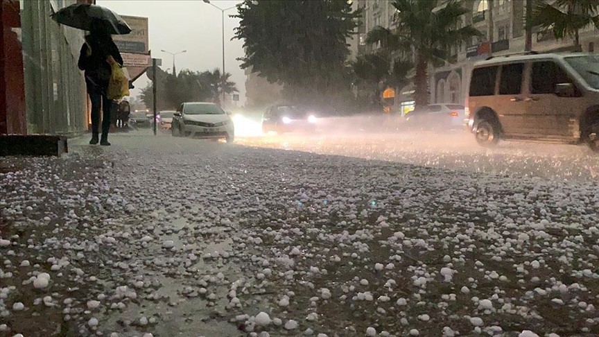 Mersin'de şiddetli sağanak yağış