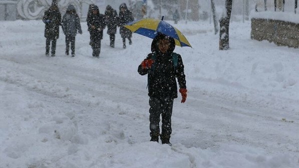 İstanbul'da eğitime kar engeli
