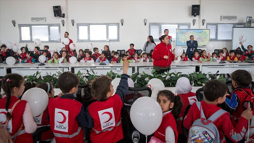 Türk Kızılay çocukların bayram sevincine ortak olacak