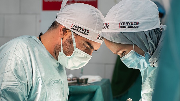 Gönüllü Türk ekibi Somali'de sağlık hizmetleri gerçekleştirdi